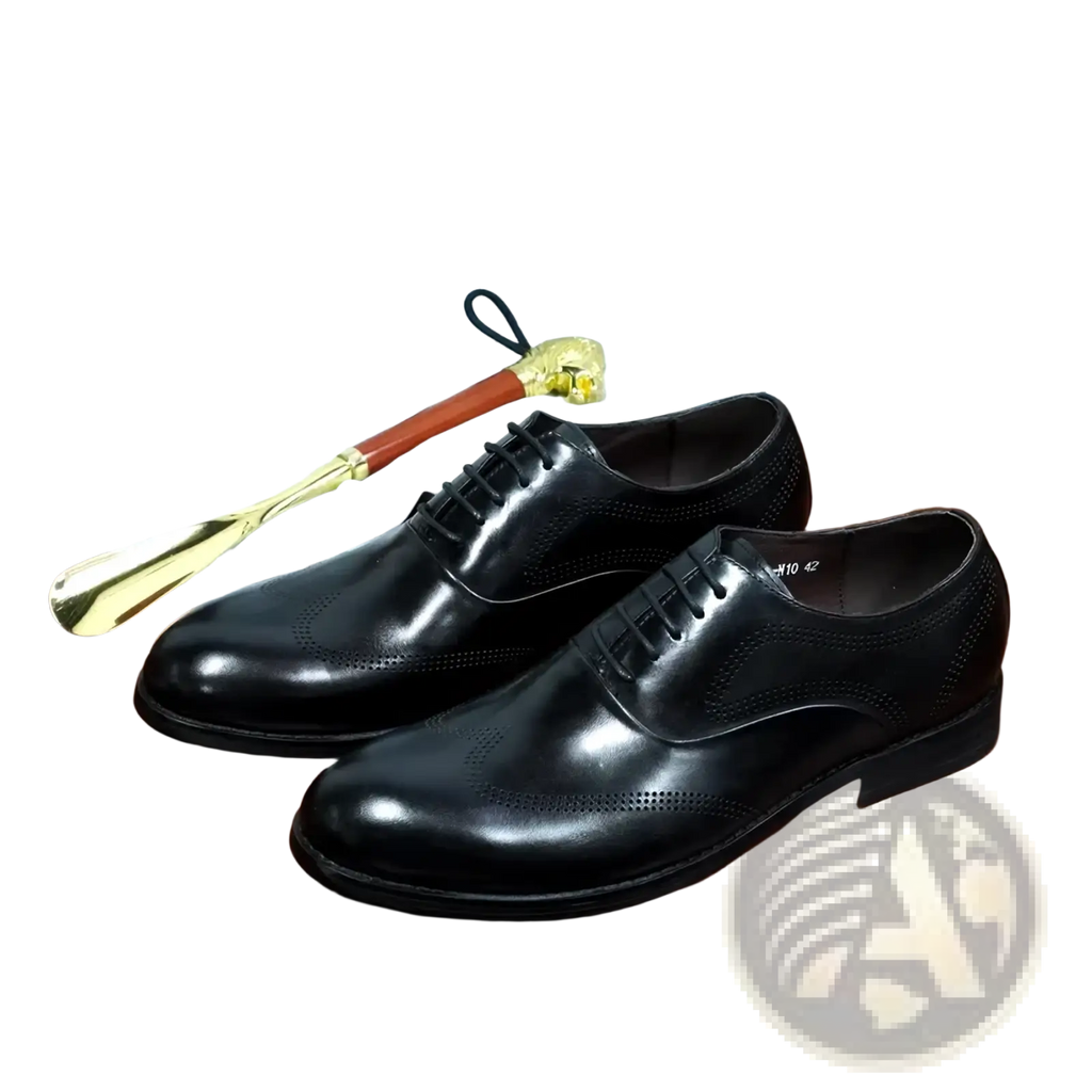 Men leather oxford brogue dress shoes in black leather with lace-up closure and detailed brogue design