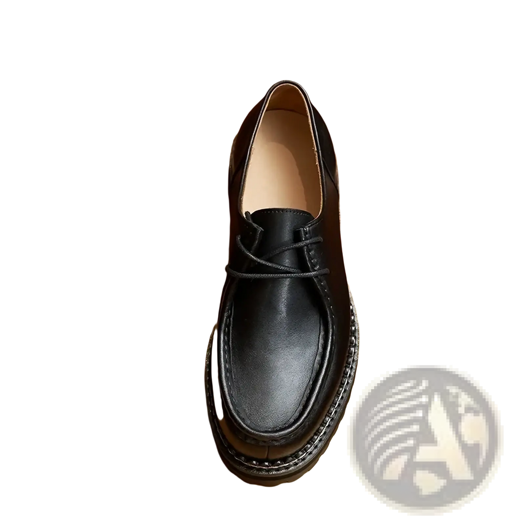 Men leather oxford dress shoe in black leather with lace-up closure and thick textured sole for formal wear
