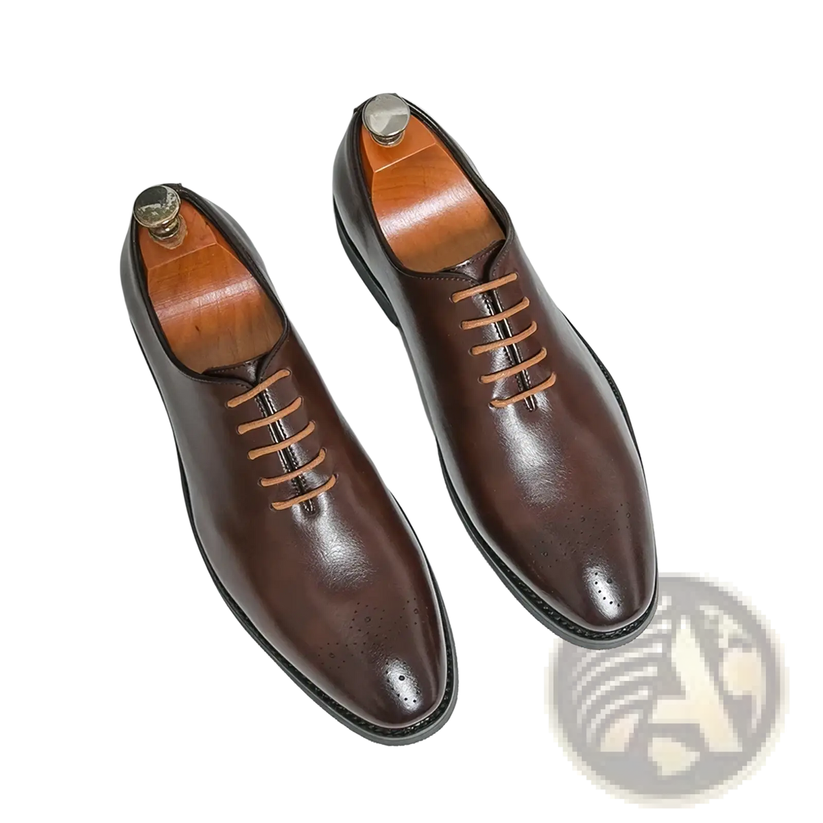 Men oxford shoes in brown patent leather with tan laces and polished finish for formal business wear