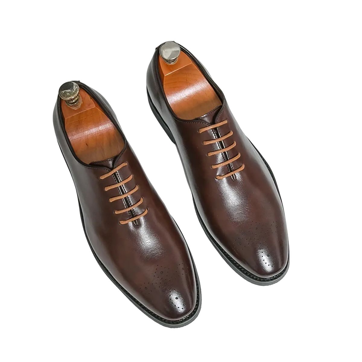 Men oxford shoes in brown patent leather with tan laces and polished finish for formal business wear