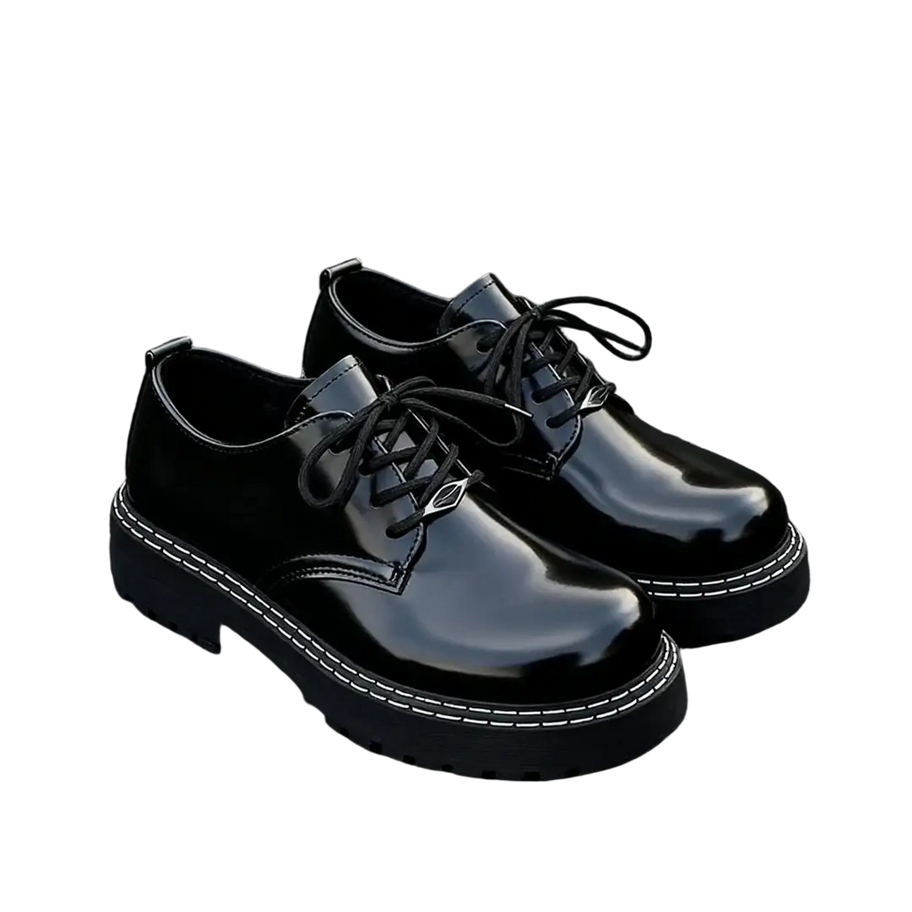 Men patent leather platform oxford shoes in black with white stitching silver eyelets and lace-up design