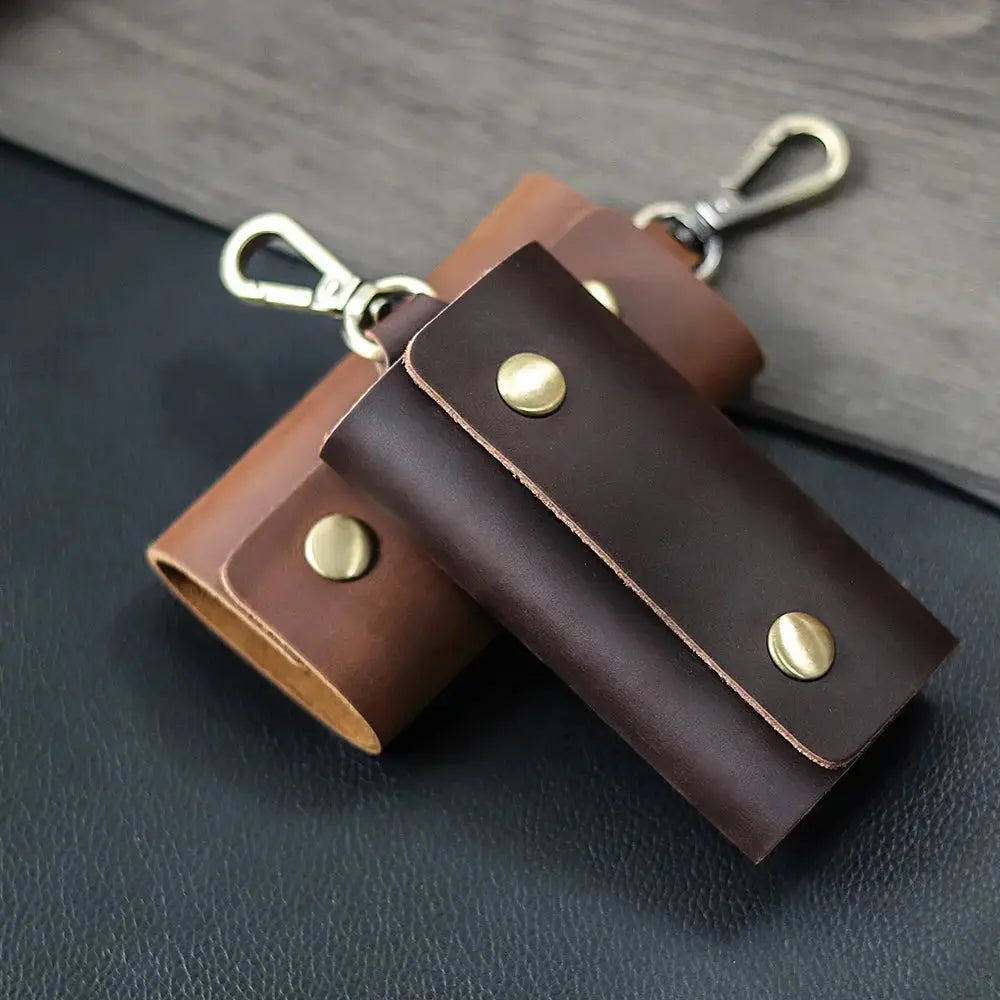 Men’s minimalist leather wallet and key organizer case featuring dark brown leather keychain with brass rivets and silver carabiner clip