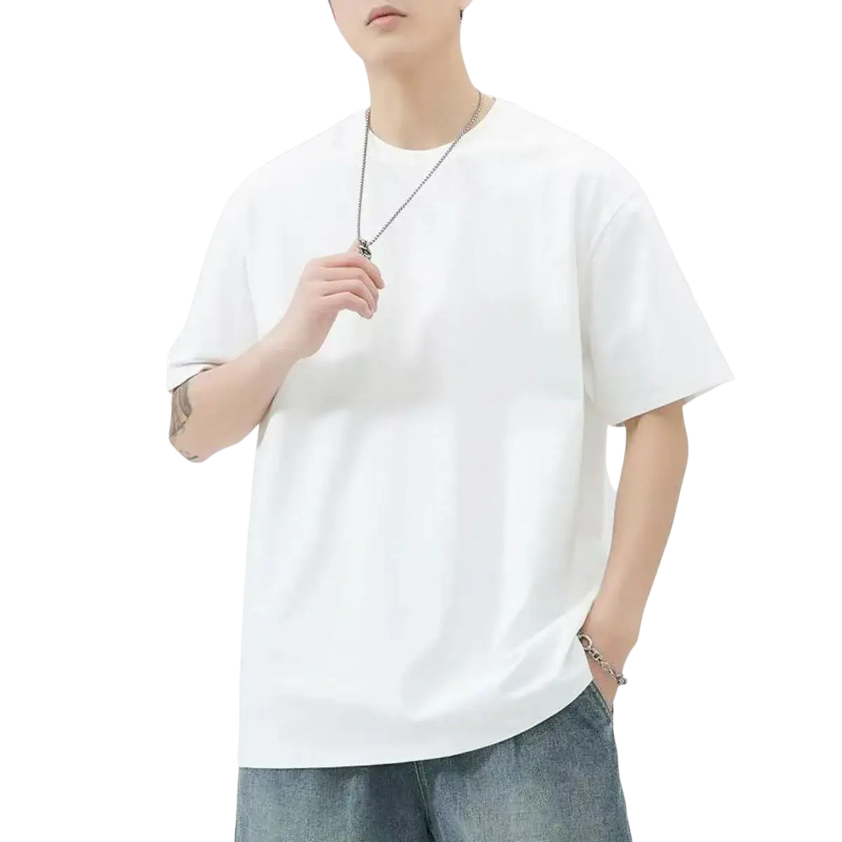 Men white oversized cotton t-shirt with a relaxed fit and short sleeves in white oversized cotton material