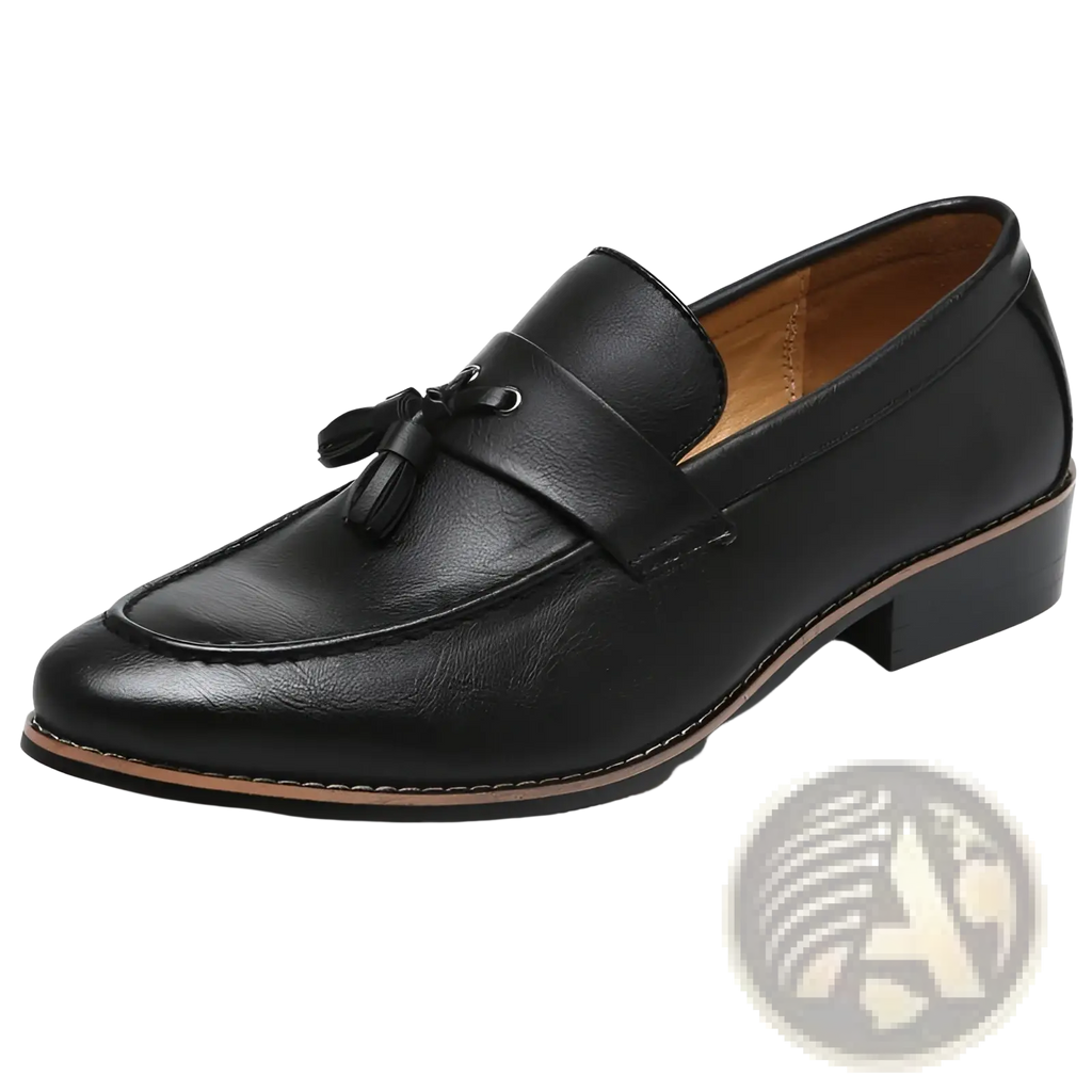 Men’s british retro tassel leather loafers in black with polished finish and contrasting tan stitching
