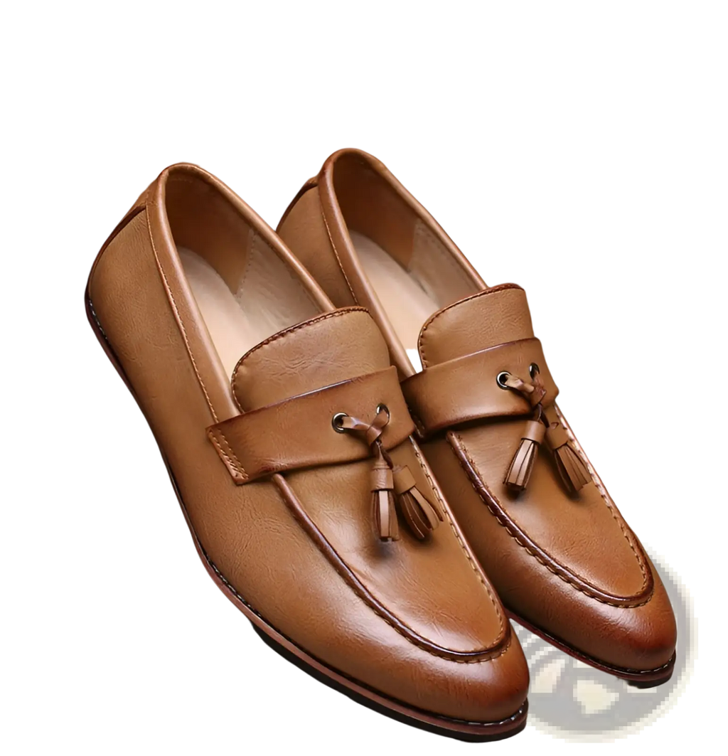 Men’s british retro tassel leather loafers in tan with decorative tassels and classic moccasin design