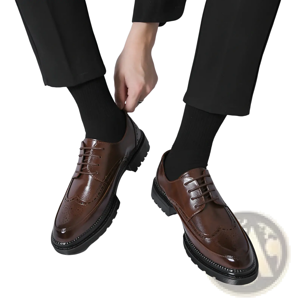 Men’s british style brown leather brogue oxford shoes with glossy finish and chunky black rubber soles