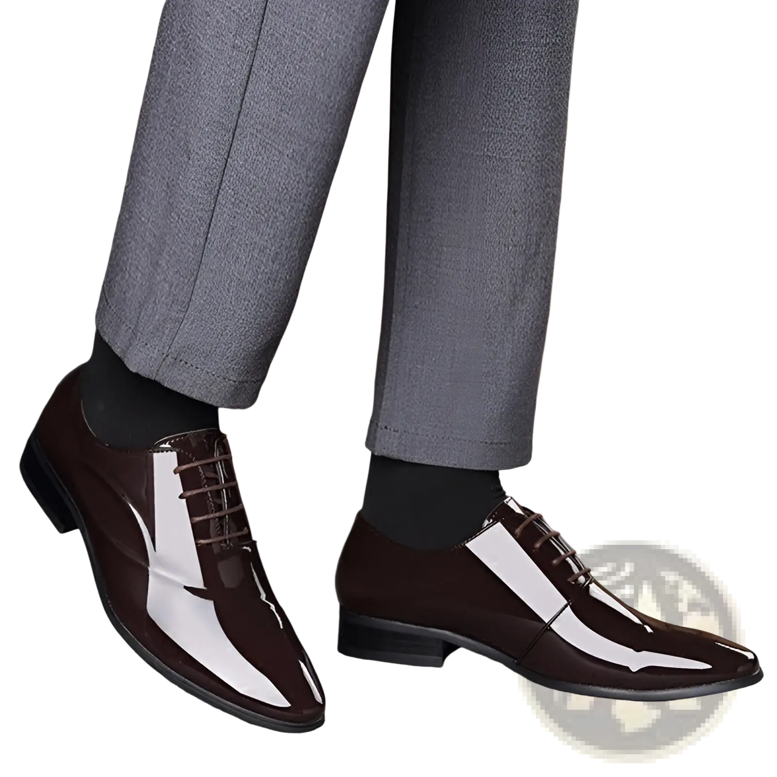 Men’s classic pointed toe leather business shoes in brown patent leather with glossy finish and white reflective stripes