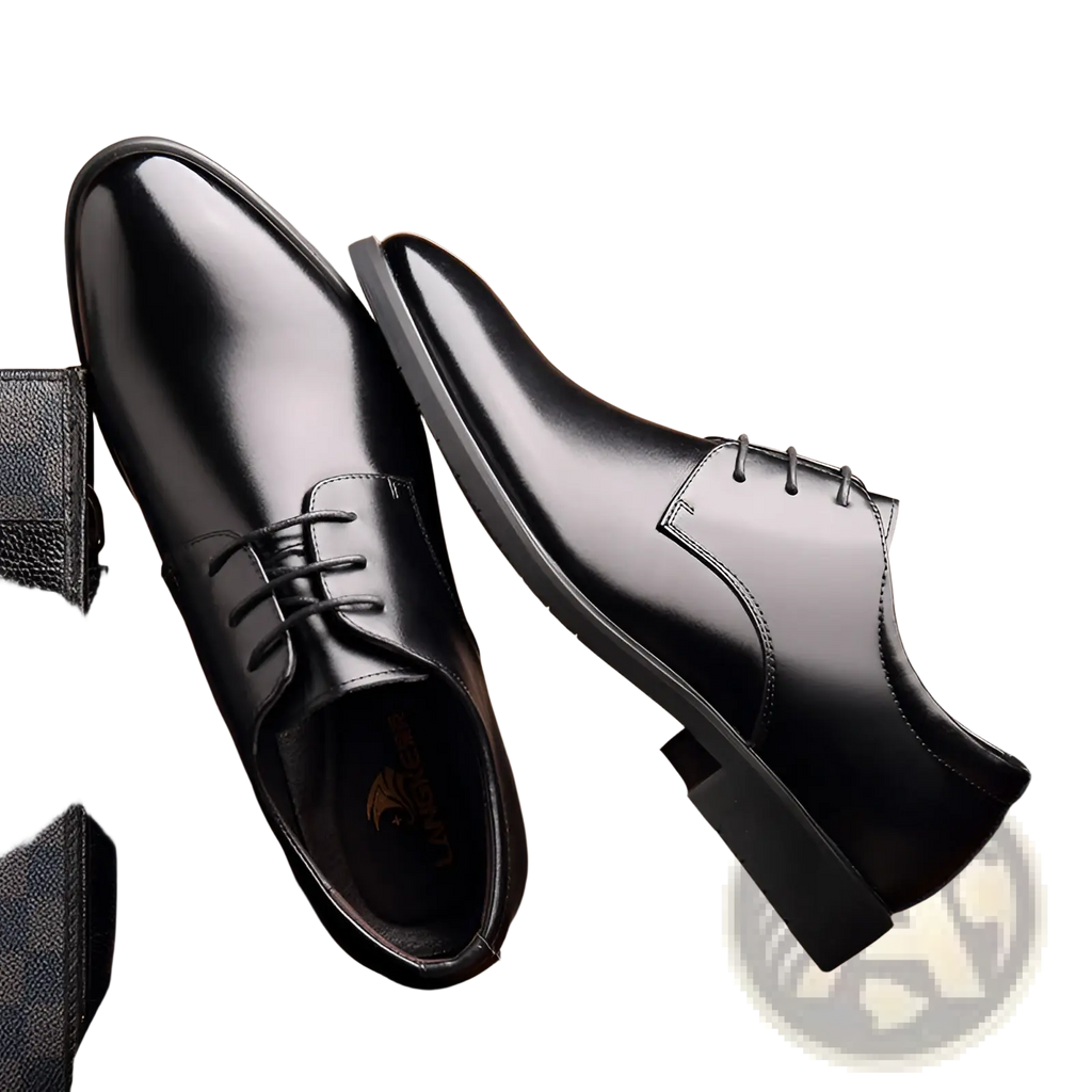 Men’s cowhide leather business oxford dress shoes in black patent leather with sleek polished finish and classic lace-up design