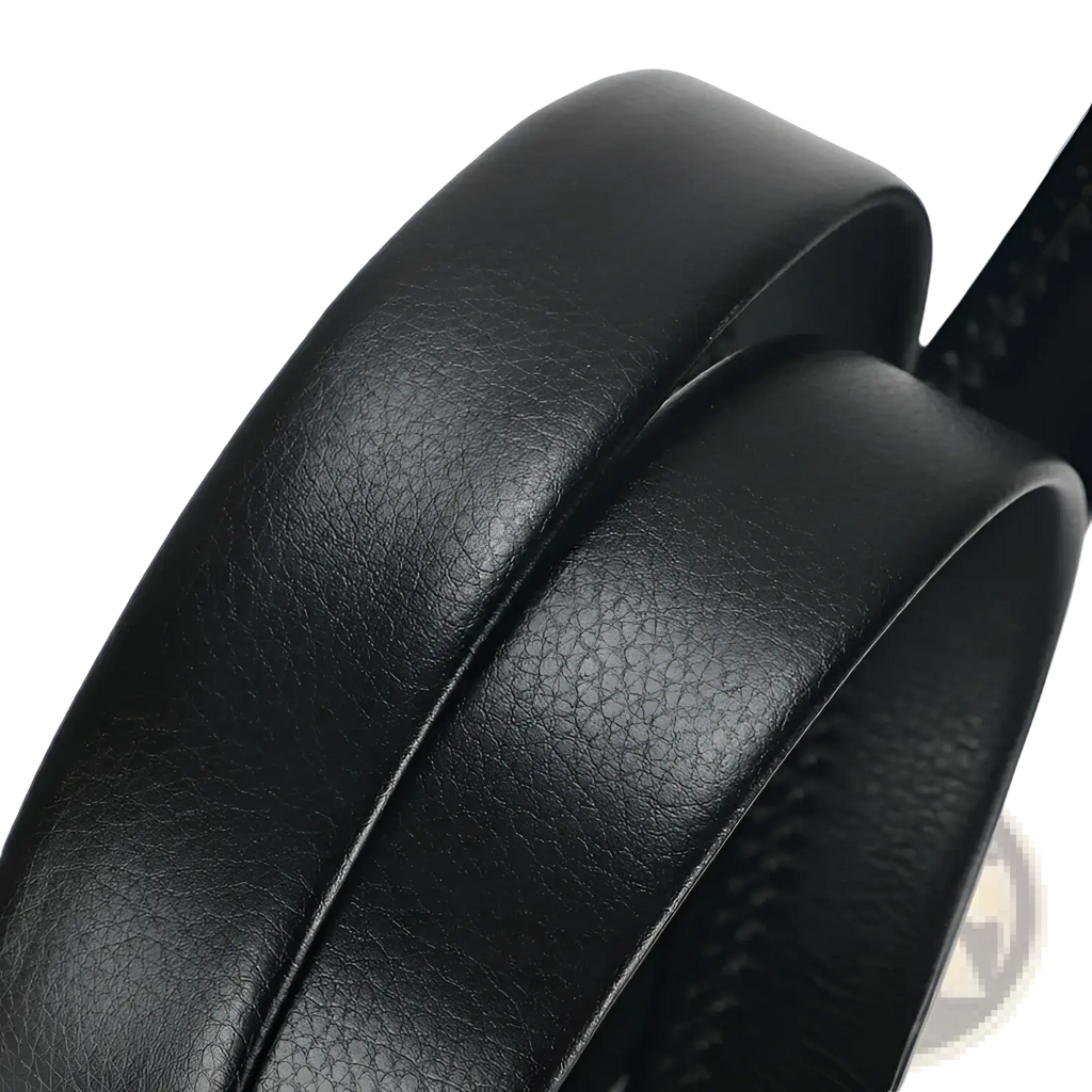 Men’s black leather belt with smooth textured surface and subtle stitching featuring an automatic buckle 3.5cm