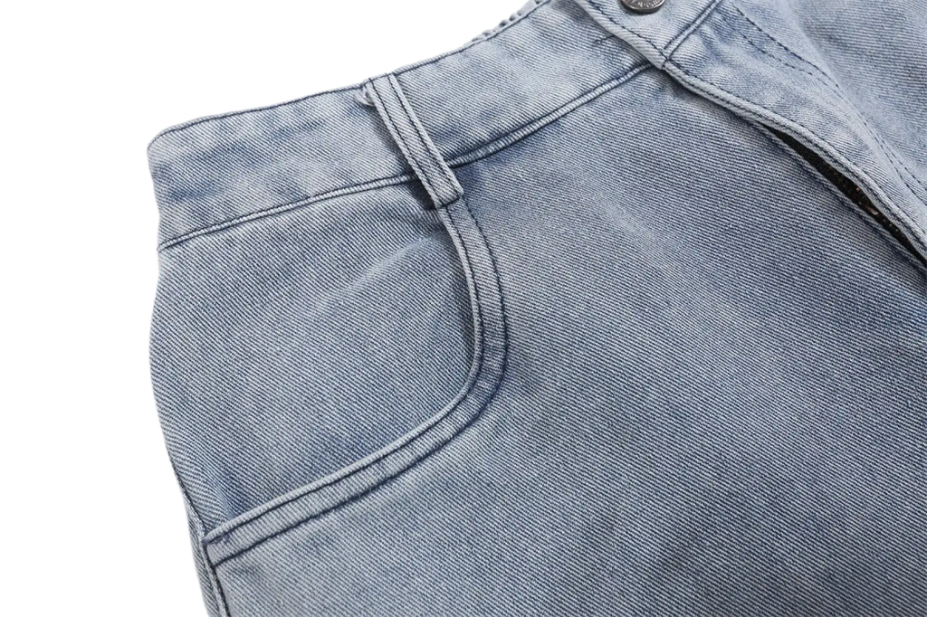 Men’s light wash loose fit straight leg denim jeans made of light-wash denim with a classic five-pocket design and subtle stitching