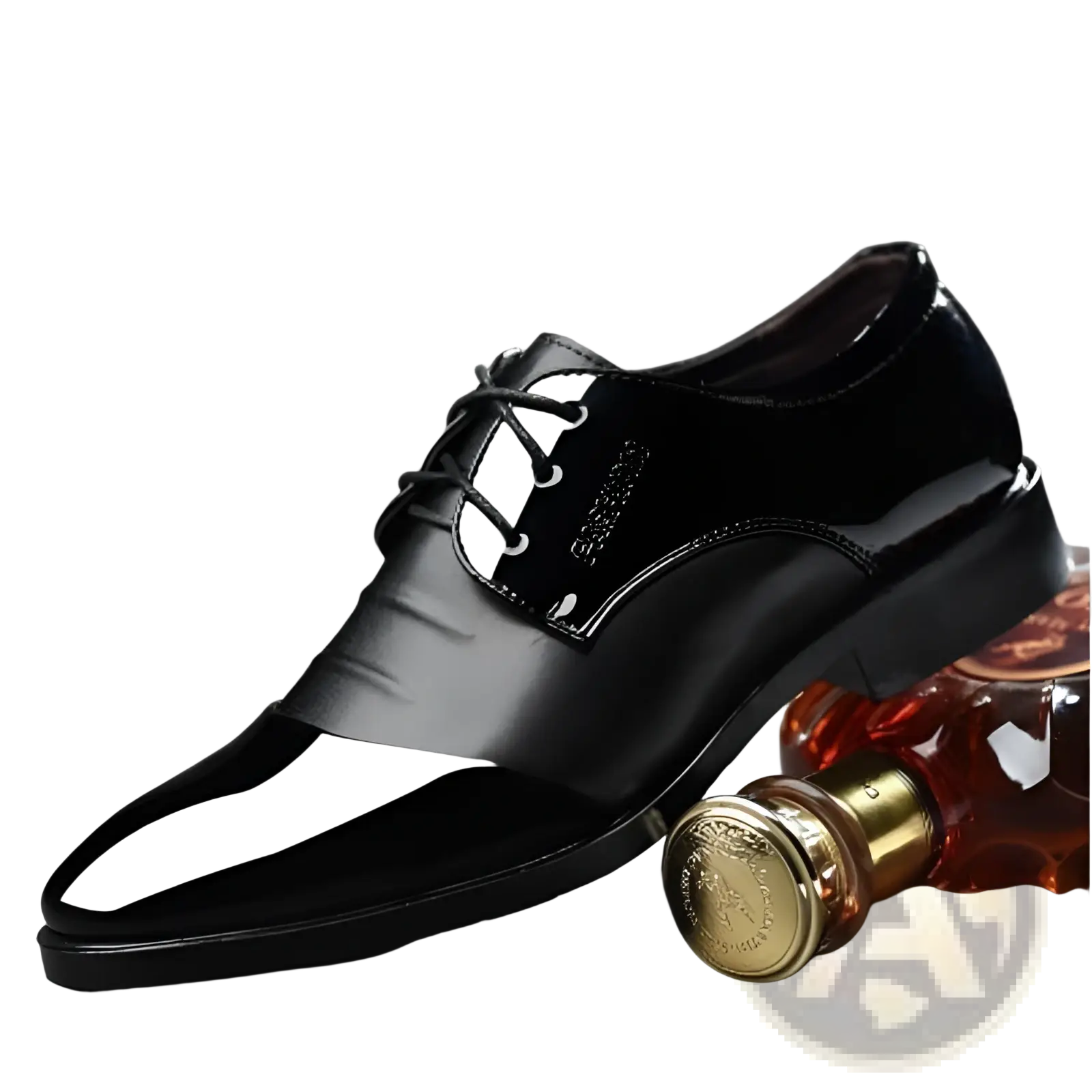 Men’s Oxford leather shoes in shiny black patent leather with pointed toe and gold-toned metal eyelets