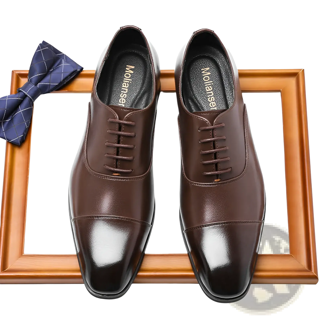 Men’s Oxford leather shoes in brown with cap toe design and matching laces inspired by Japanese dress style
