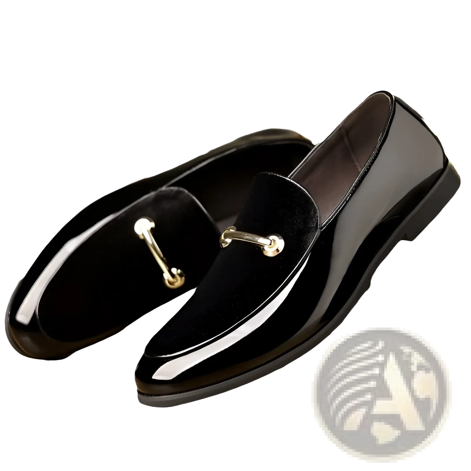 Men’s plus size pointed toe British business leather shoes in black patent leather with velvet insole and gold horsebit buckle
