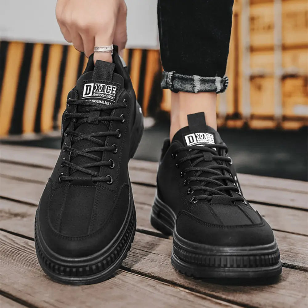 Black dxace men’s casual sneakers with a rugged chunky sole and reinforced stitching in breathable sport design