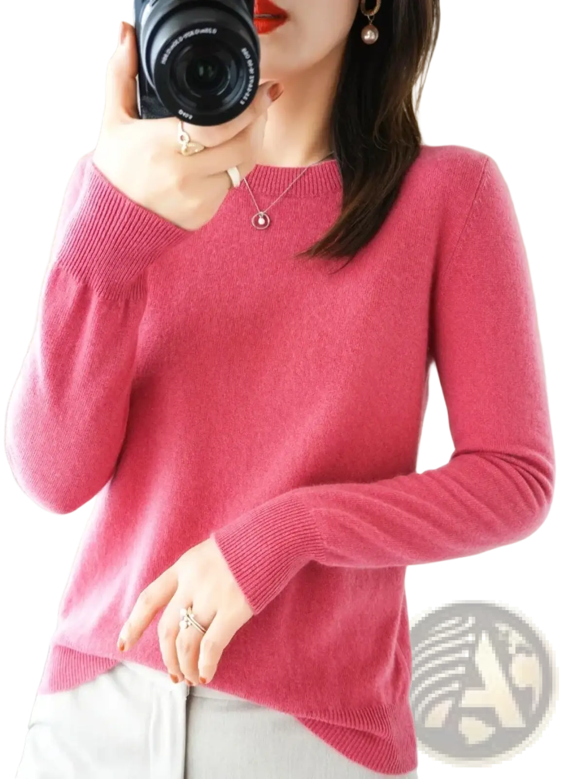 Merino wool women casual pullover sweater in soft pink cashmere with long sleeves round neckline and ribbed cuffs