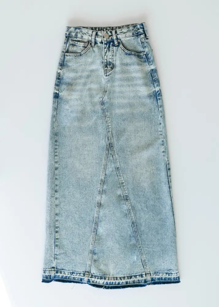 Mina frayed hem light wash denim midi skirt with classic five-pocket design and frayed hem detailing