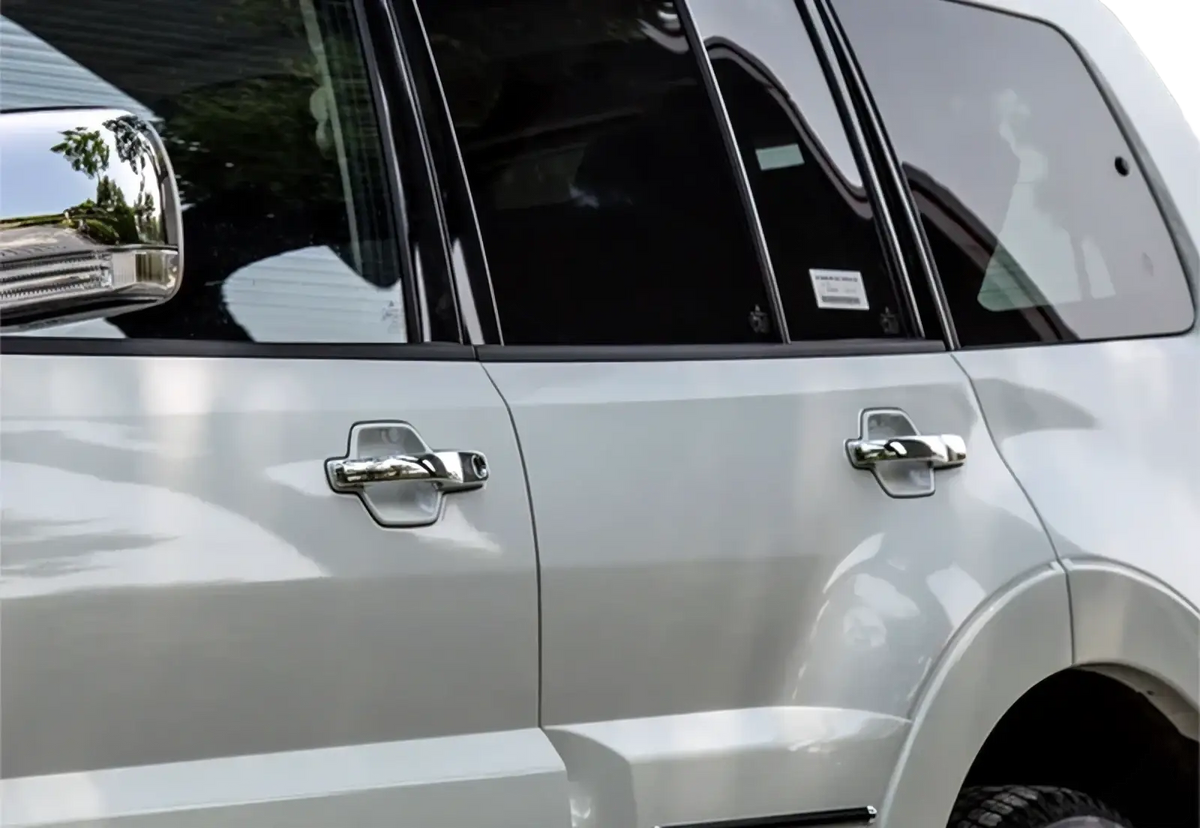 Chrome-finished door handle trims in chrome on a white Mitsubishi Pajero suv 2007-2021 model