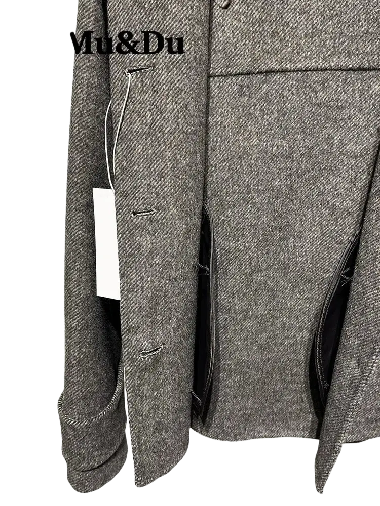 Mu&du gray herringbone wool coat with textured fabric and black zipper accents for stylish outerwear