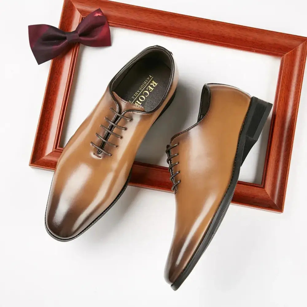 Hand-polished brown leather business oxford shoes with a polished finish and black laces for formal wear