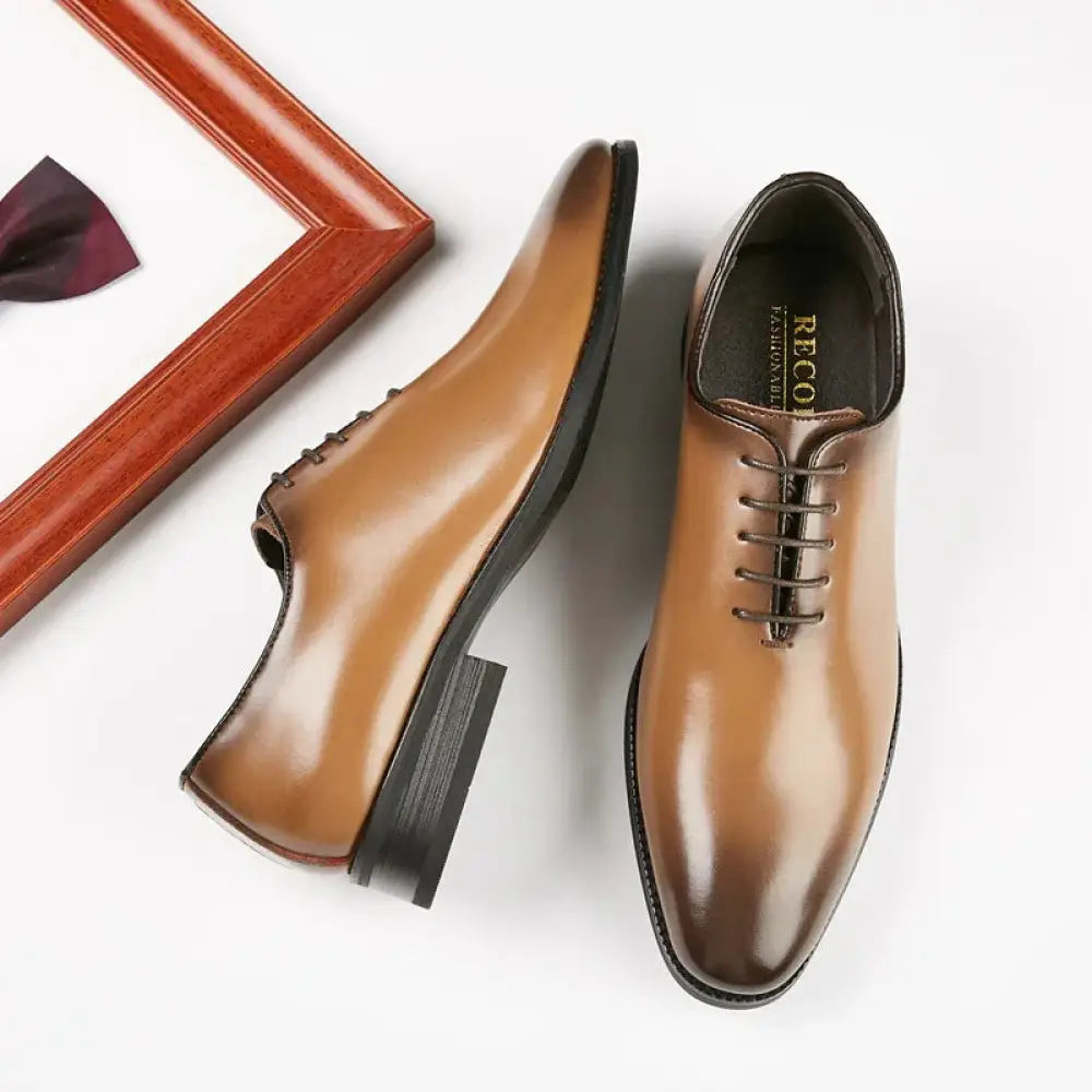 Hand-polished brown leather business Oxford shoes with lace-up design and black soles for formal wear