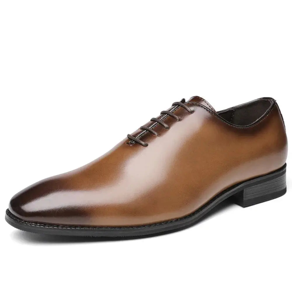Hand-polished brown leather business oxford shoe with a polished finish and black laces for formal wear
