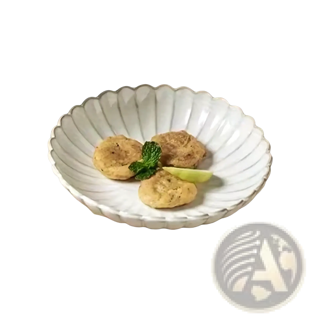 Nordic white ceramic scalloped dinner plate with subtle vertical ridges and kemorela brand logo on the front side