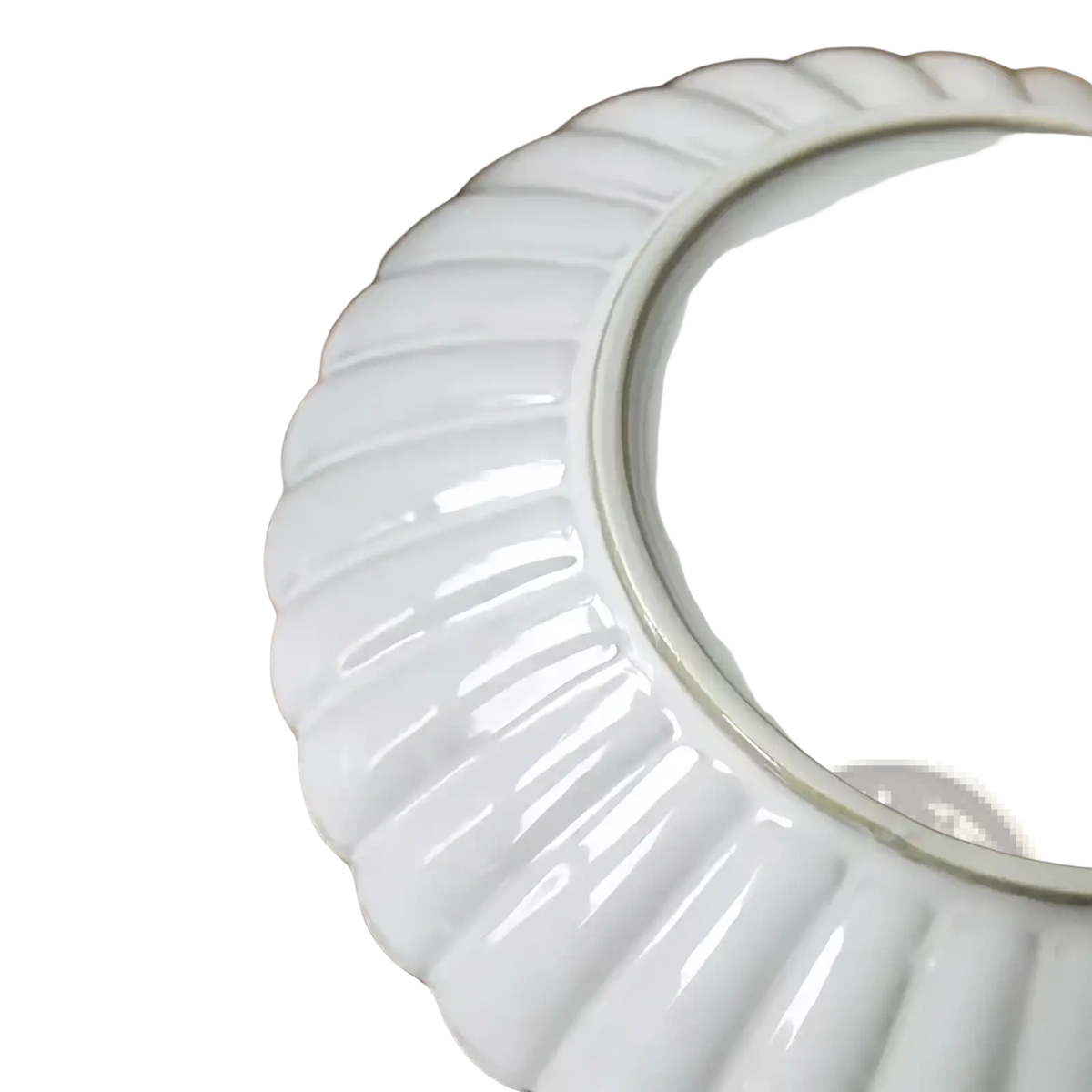Nordic white ceramic scalloped dinner plate with fluted edge and subtle gold rim for elegant table settings