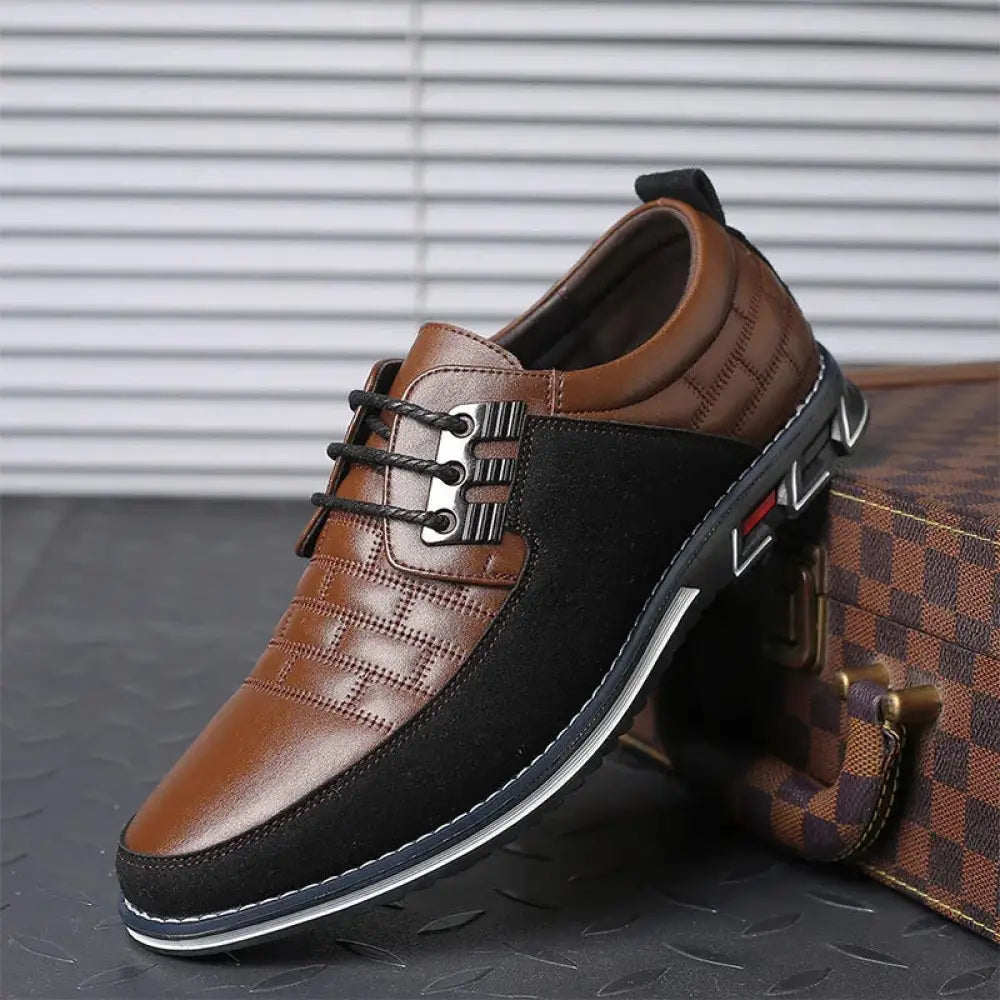 Men’s British two-tone leather dress shoes in brown and black with lace-up design and textured toe cap pattern