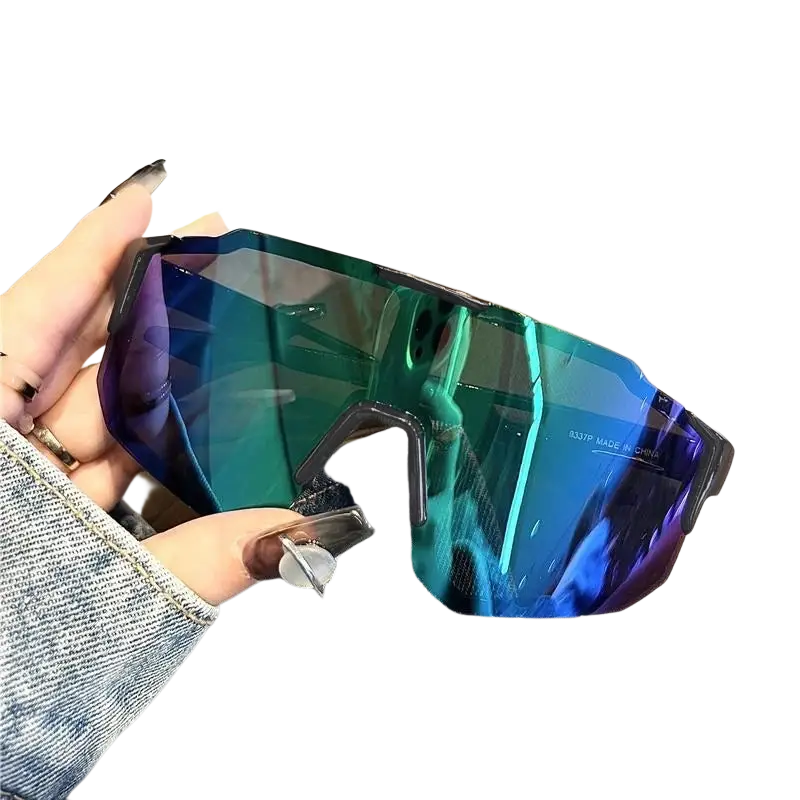 Outdoor sports cycling sunglasses with iridescent gradient lenses and a sleek black frame uv400 protection circle sunglasses