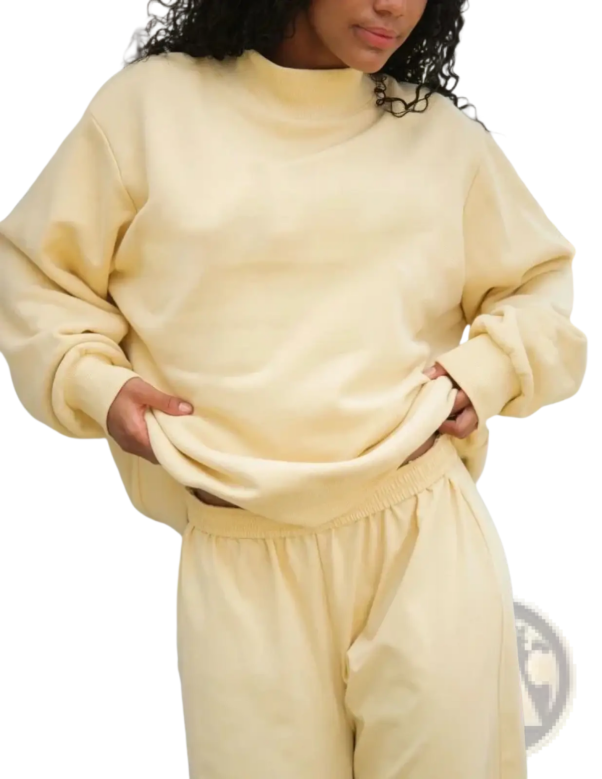 Cream-colored oversized crewneck sweatshirt with relaxed fit and ribbed cuffs in fleece material