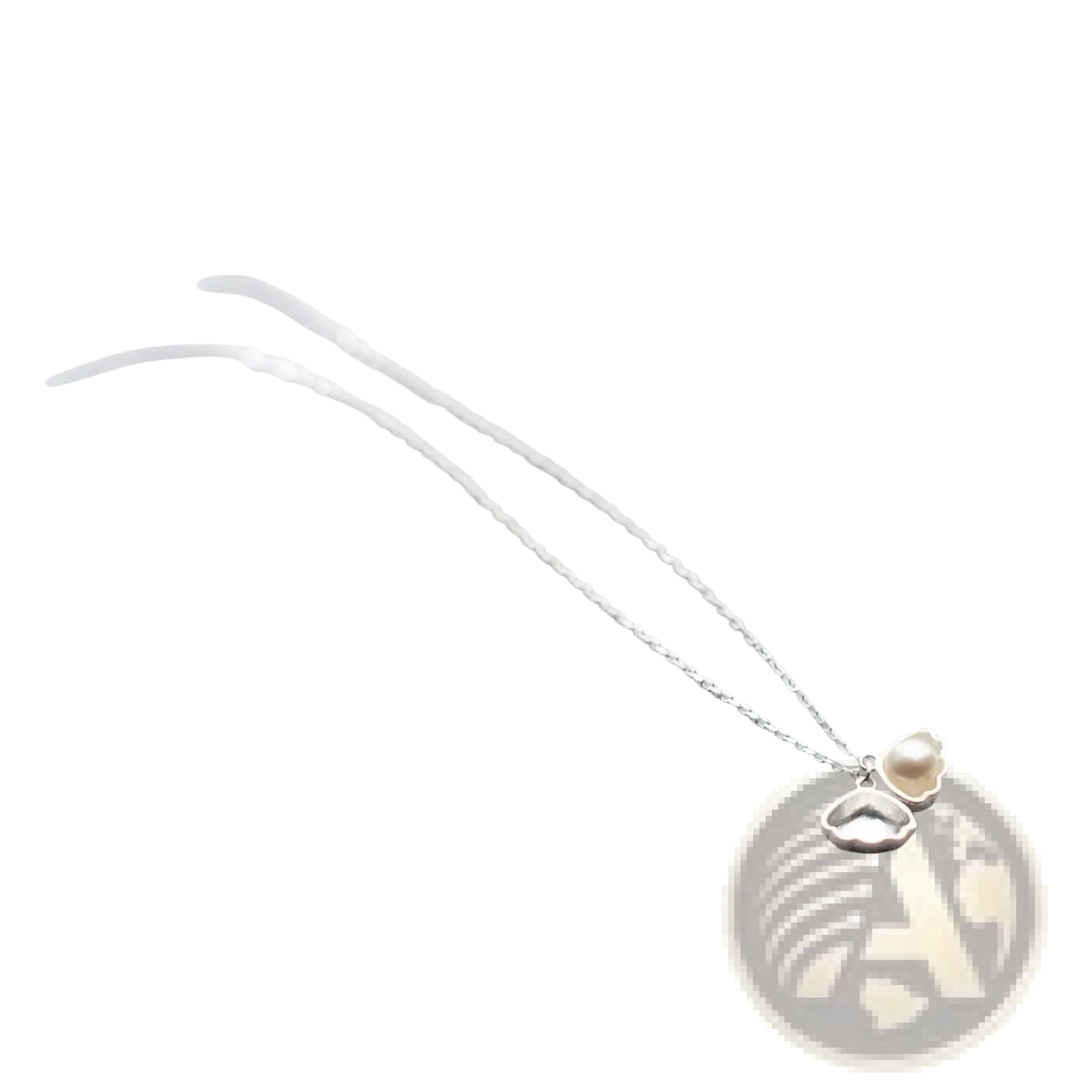 Personalized s925 silver shell and pearl pendant necklace featuring a delicate silver chain with a lustrous pearl