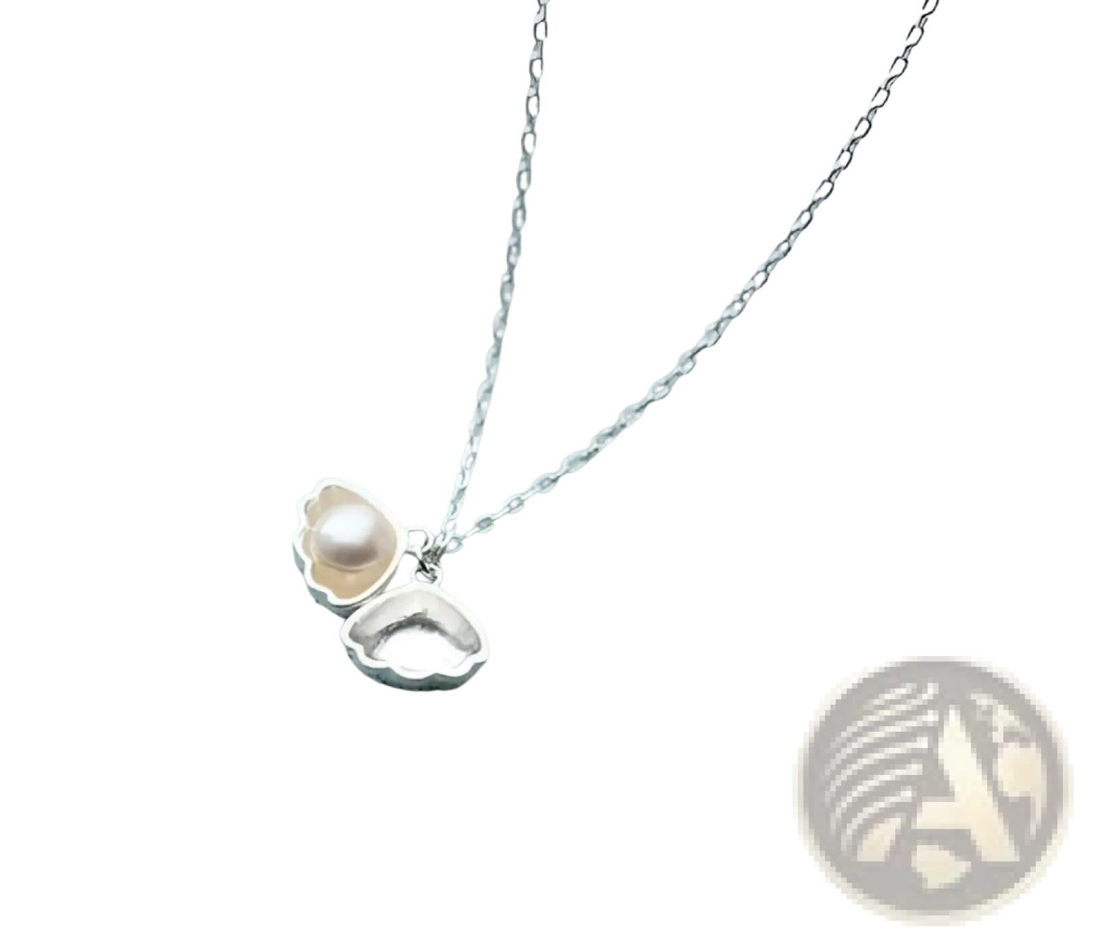 Personalized s925 silver shell pendant necklace with a single pearl nestled inside the open silver seashell