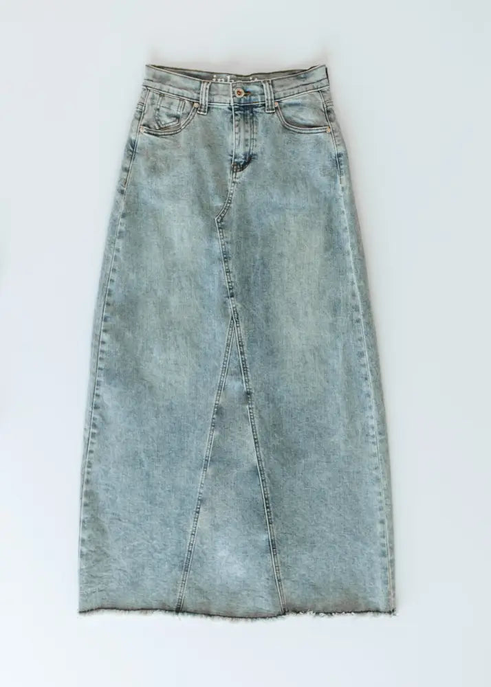 A light-wash denim midi skirt with a straight cut and frayed hem from piper in a casual style