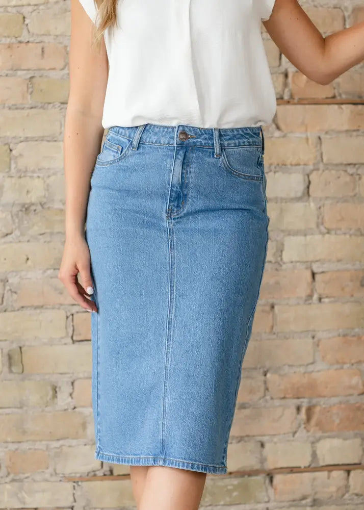 Remi classic wash stretch denim midi skirt in light-wash with five-pocket design and button closure