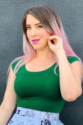 Green sleeveless top with rounded neckline in retro kelly green, ideal for casual and stylish summer wear