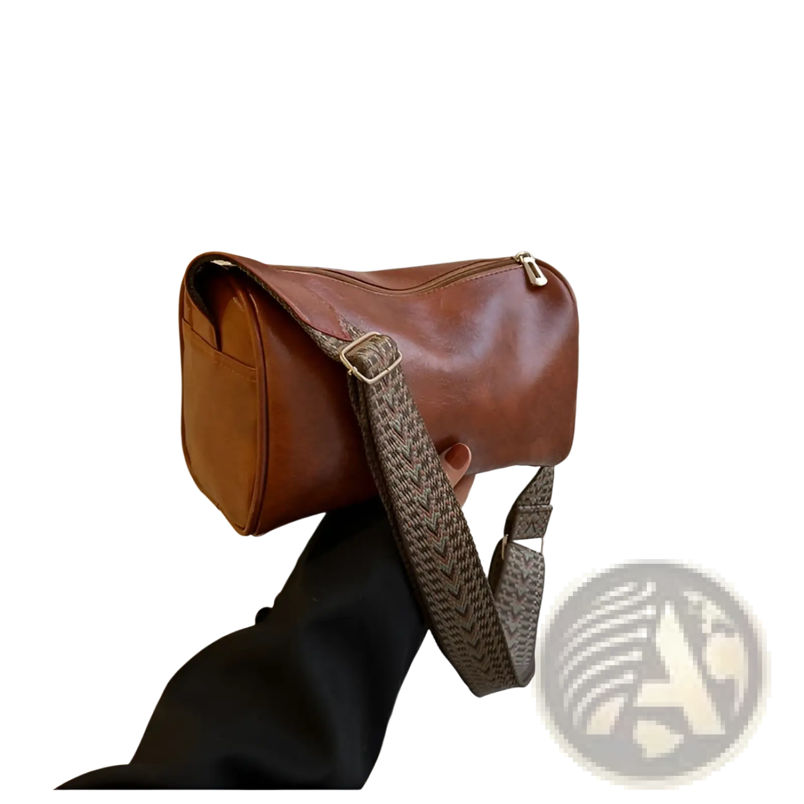 Retro leather crossbody bag in brown leather with a patterned strap for stylish everyday use