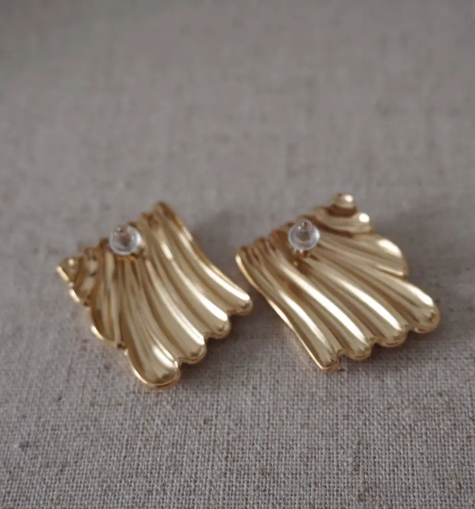 18k gold plated ripple fan hoop earrings in gold with shell-shaped design and clear crystal center stud detail