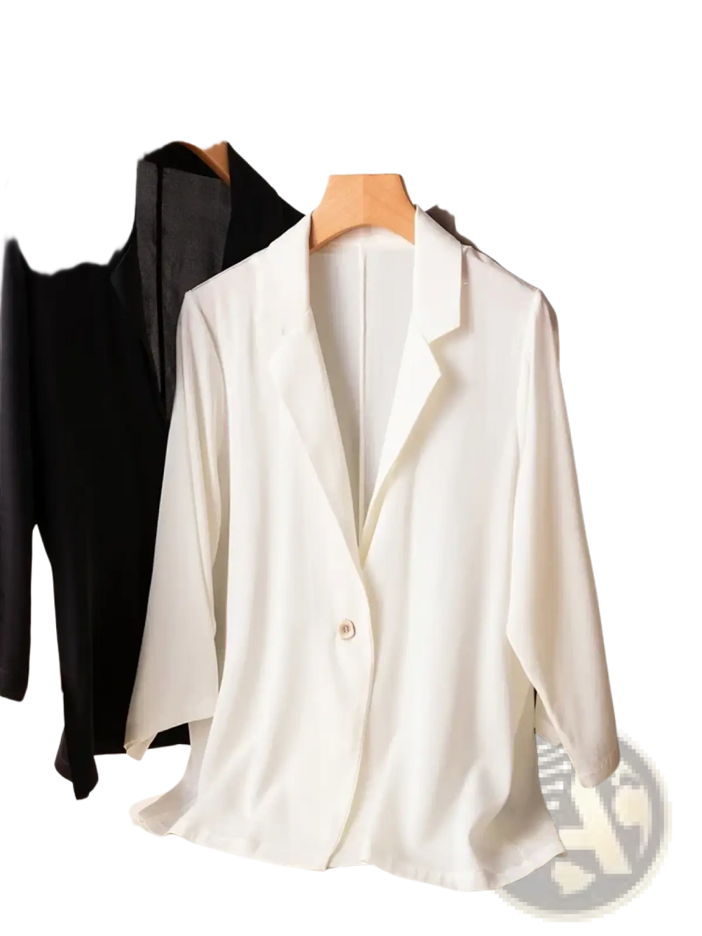 Cream-colored silk satin blazer with one button closure and three-quarter sleeves, ideal for office wear