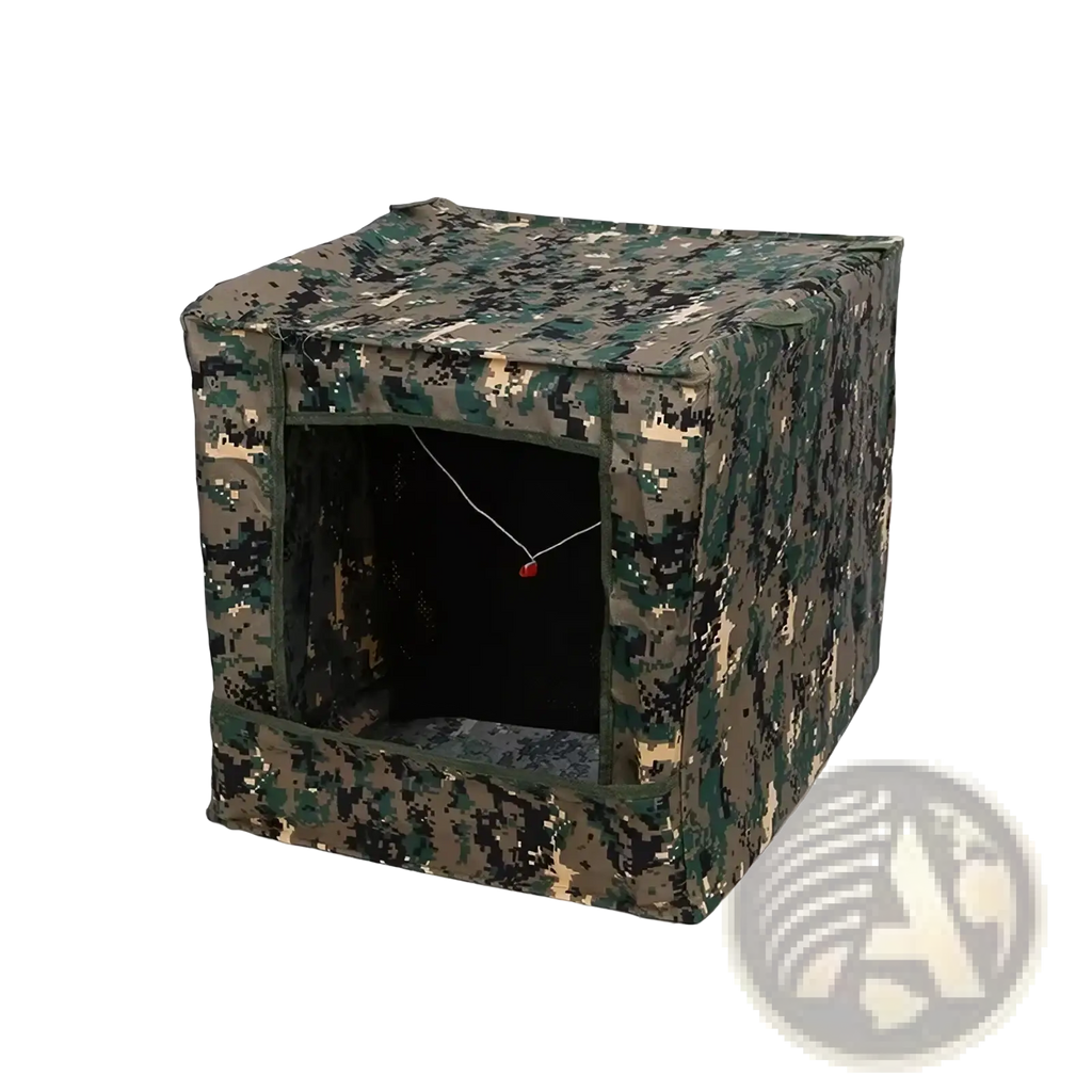 Camouflage-patterned fabric slingshot target box 40cm with dark interior and red pendant hanging inside