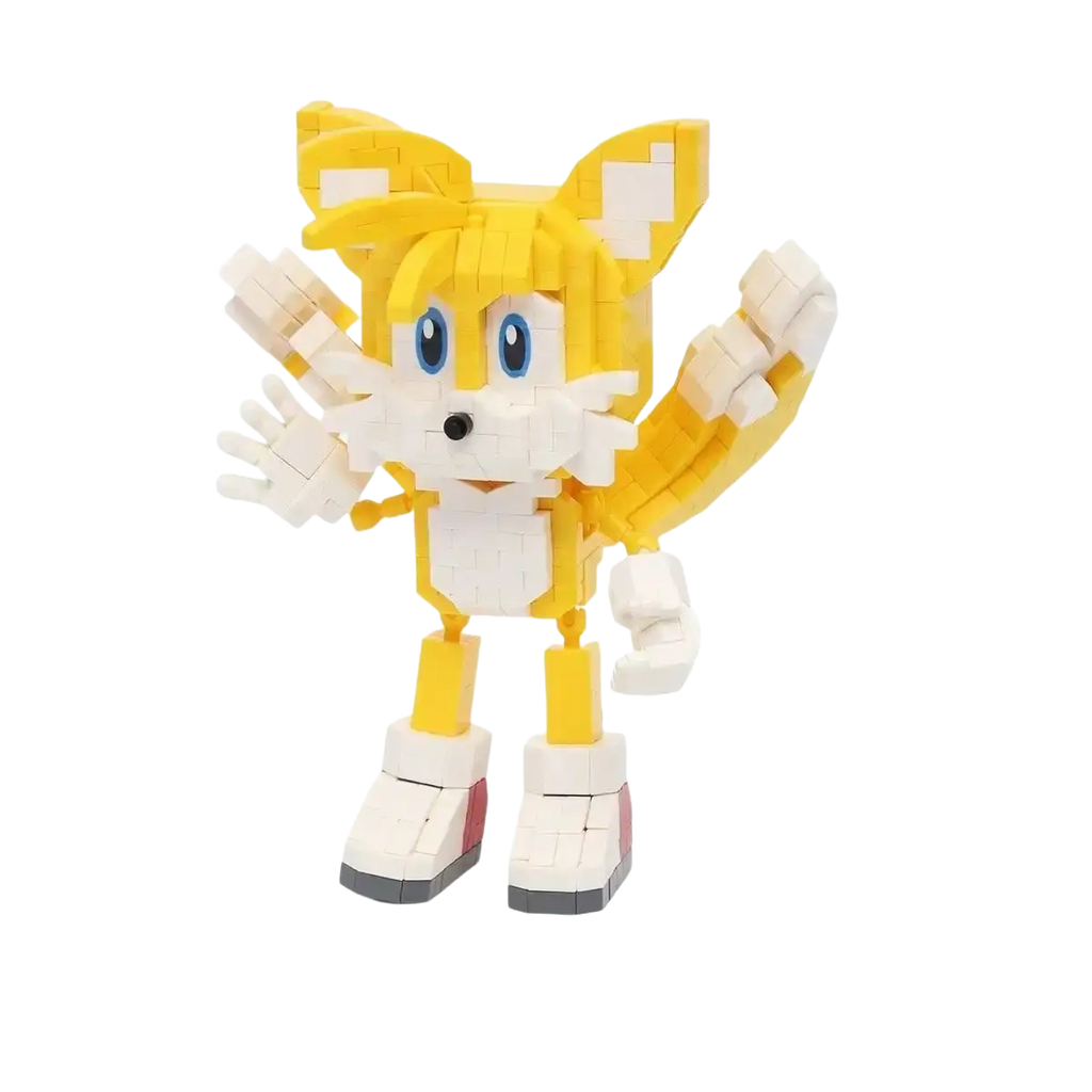 Sonic small building blocks figure with yellow and white pixelated tails, blue eyes, black nose, and red boots, 13.1cm tall