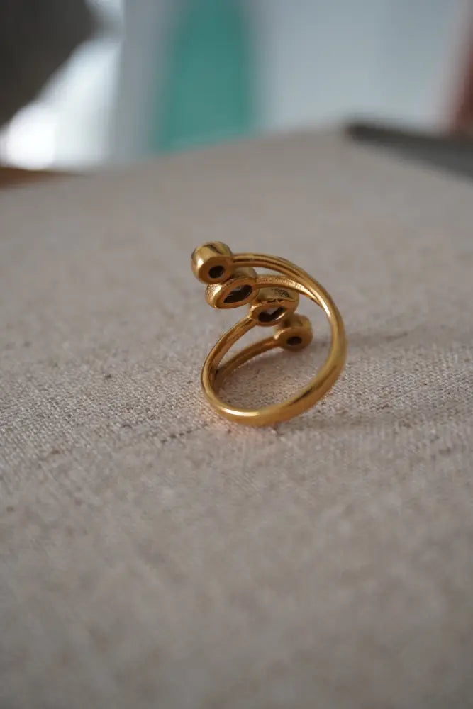 Starlight 18k gold pvd stainless steel zirconia toe ring with gold-toned curved band featuring five beads and oval cutouts