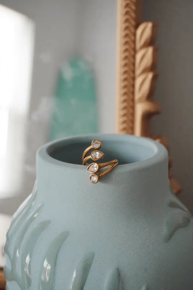 A delicate gold-toned Starlight 18k gold PVD stainless steel zirconia toe ring set with three teardrop-shaped clear stones