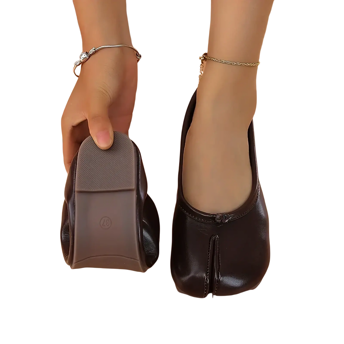 Black leather tabi leather flat shoes with a foldable sole designed for comfort and style