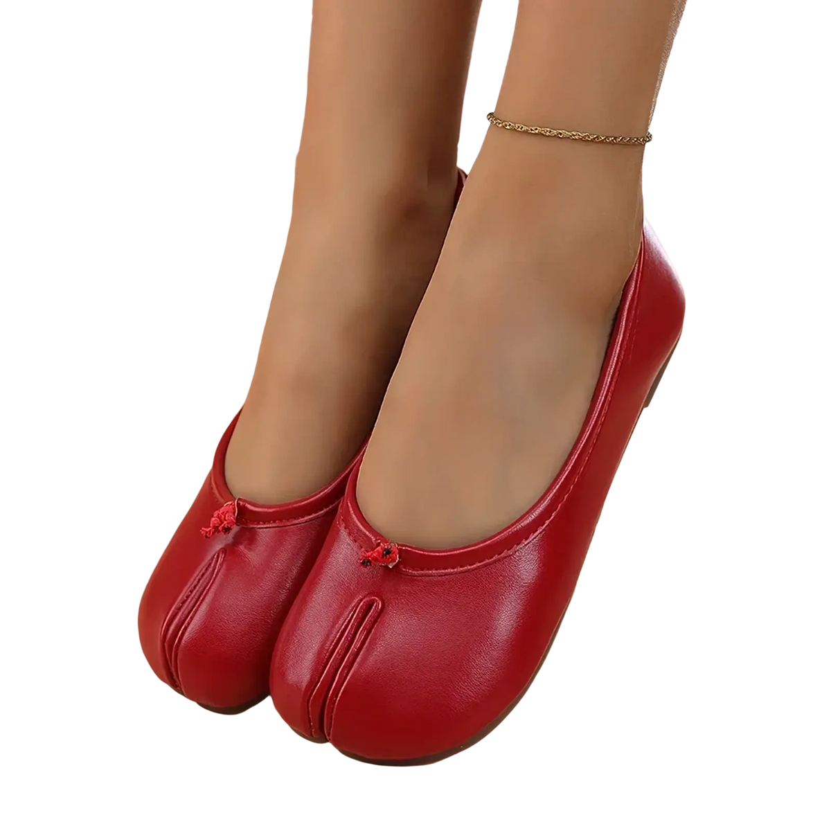 Tabi leather flat shoes in red leather featuring a traditional design with distinctive toe detail and small red tassels
