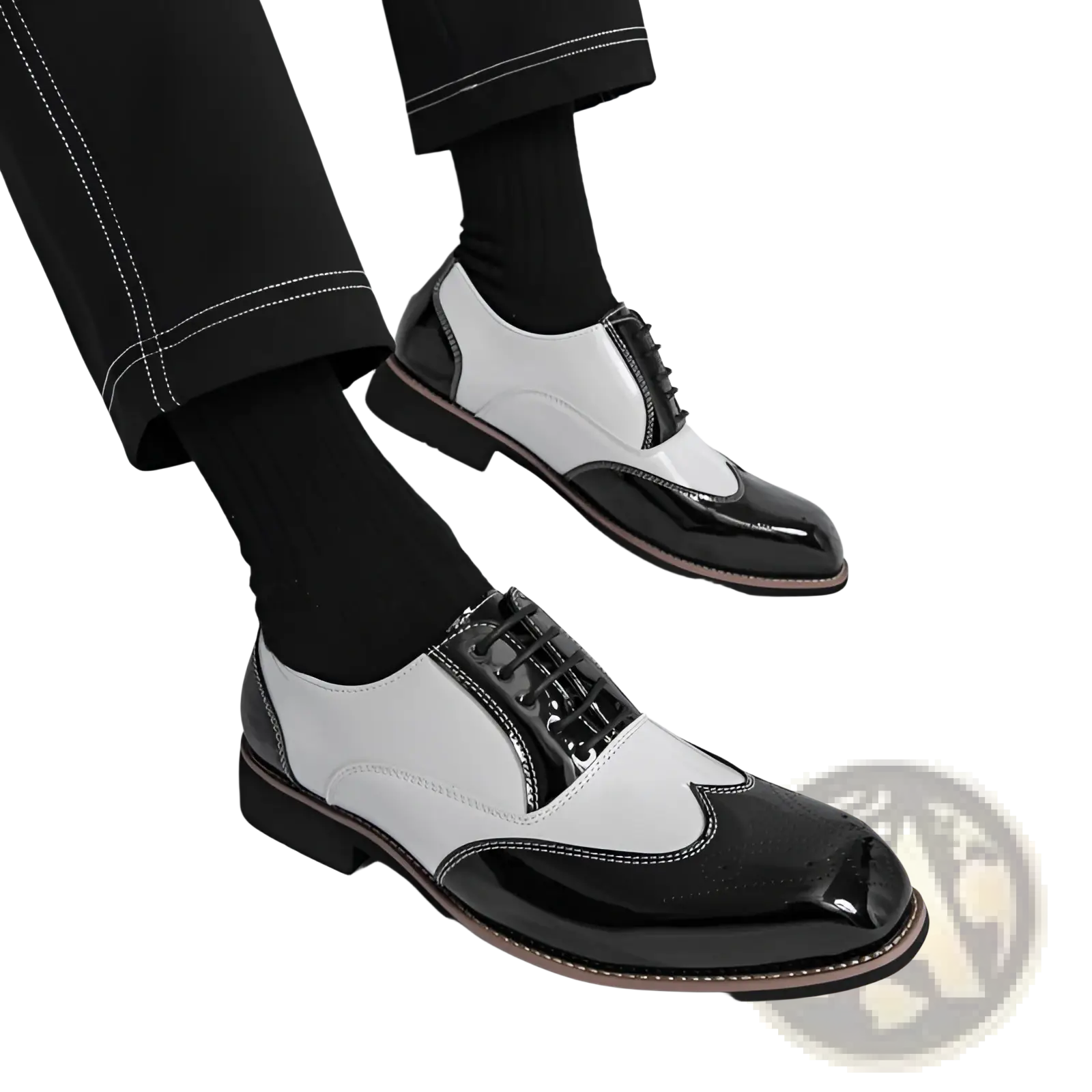 Two-tone men’s patent leather brogue oxford shoes in black and white with contrasting stitching