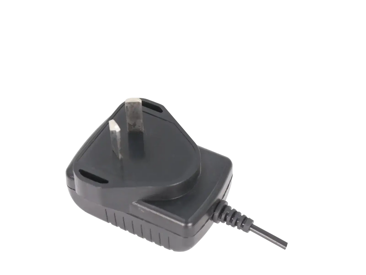 Black plastic uv-5r desktop charger with uk three-prong plug and coiled cord for baofeng walkie talkie charger hot use