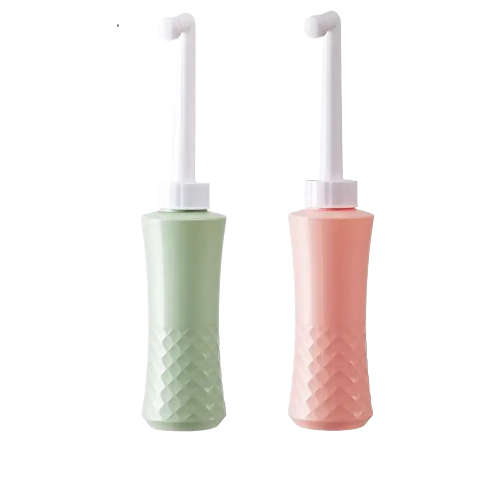 Two pastel-colored 34cm plastic wash bottles with textured diamond bodies and white nozzles for easy squeeze postpartum use