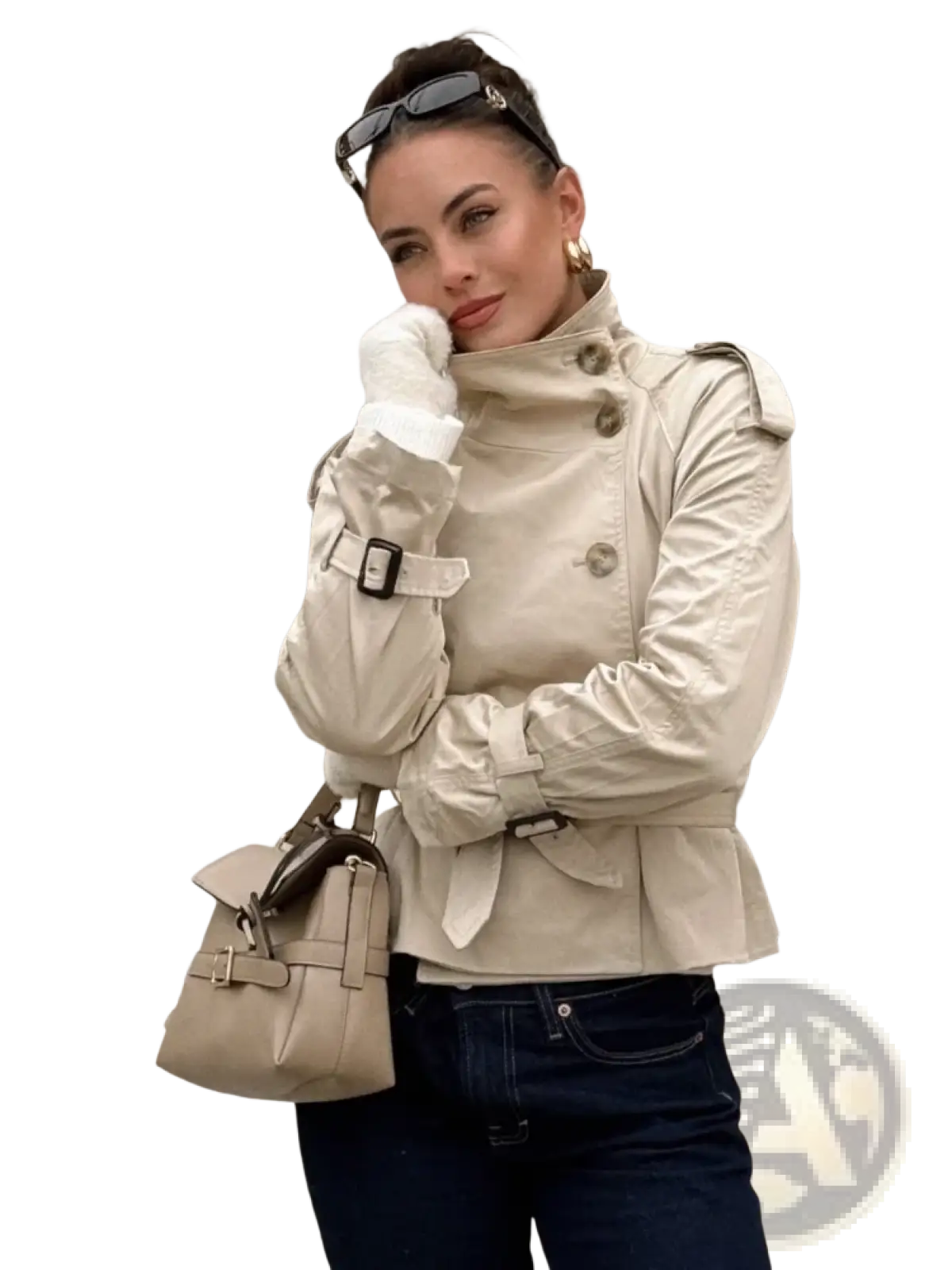 Women beige trench coat with buttoned collar and adjustable belt in a double breasted design