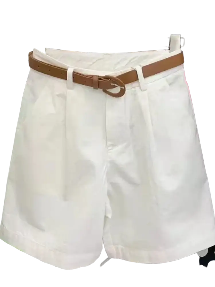 Women casual wide leg summer shorts in white pleated fabric with a tan leather belt and circular buckle