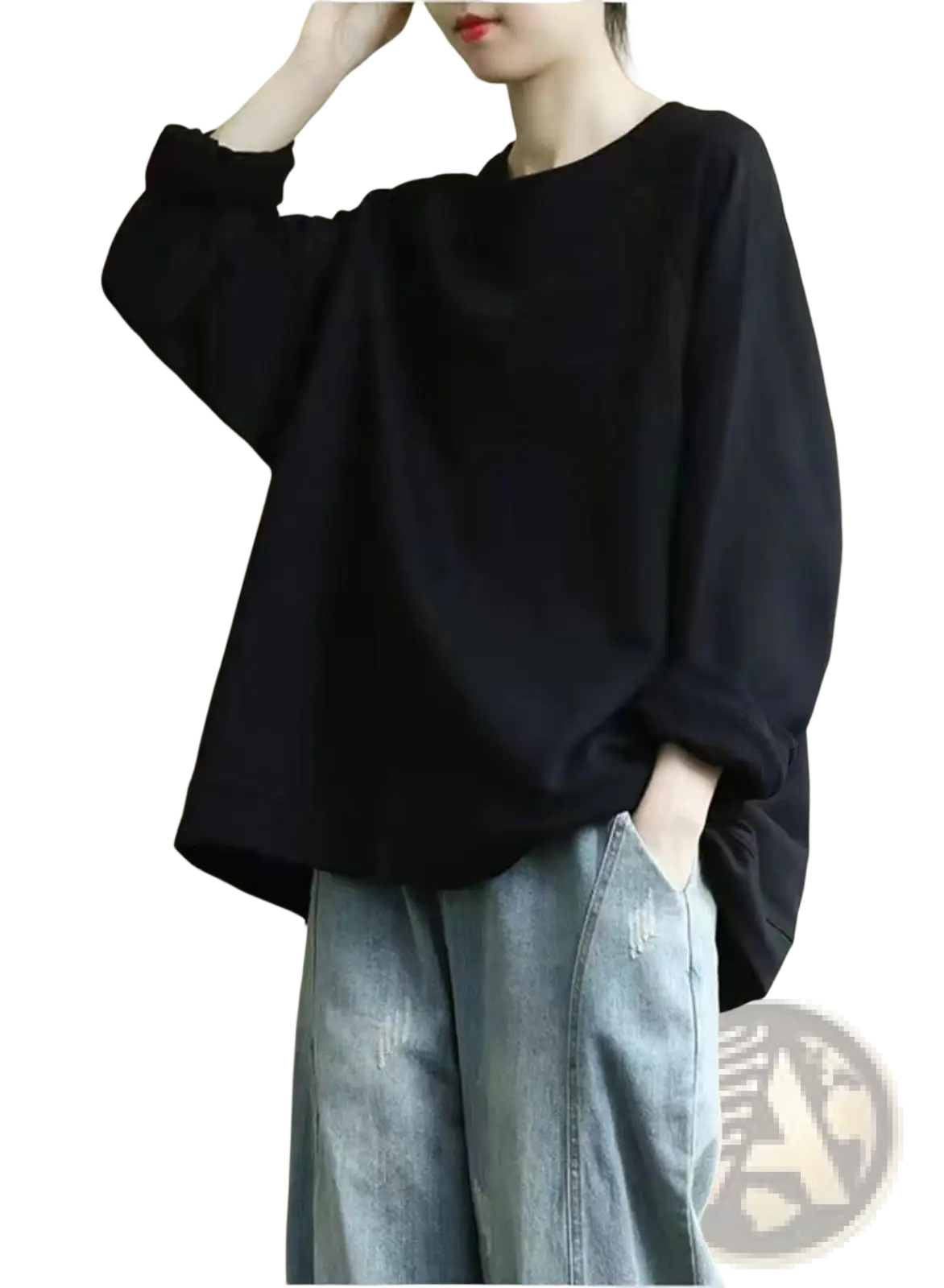 Black oversized long-sleeved pullover sweatshirt with relaxed fit made of soft cotton blend fabric for women